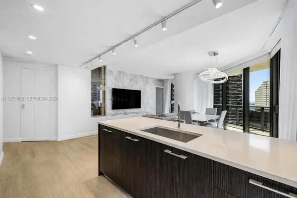 $6,950 | 45 Southwest 9th Street, Unit 2303, Miami, FL 33130