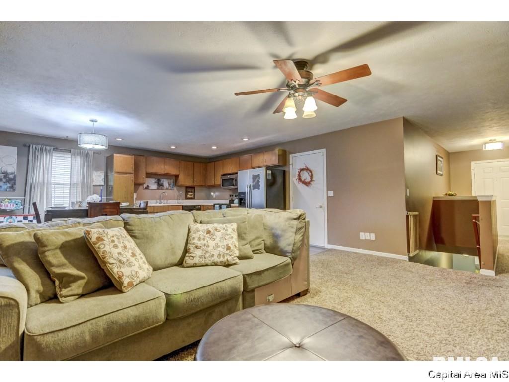1604 Brenda Court Springfield, IL 62702 - Photo 3 of 22