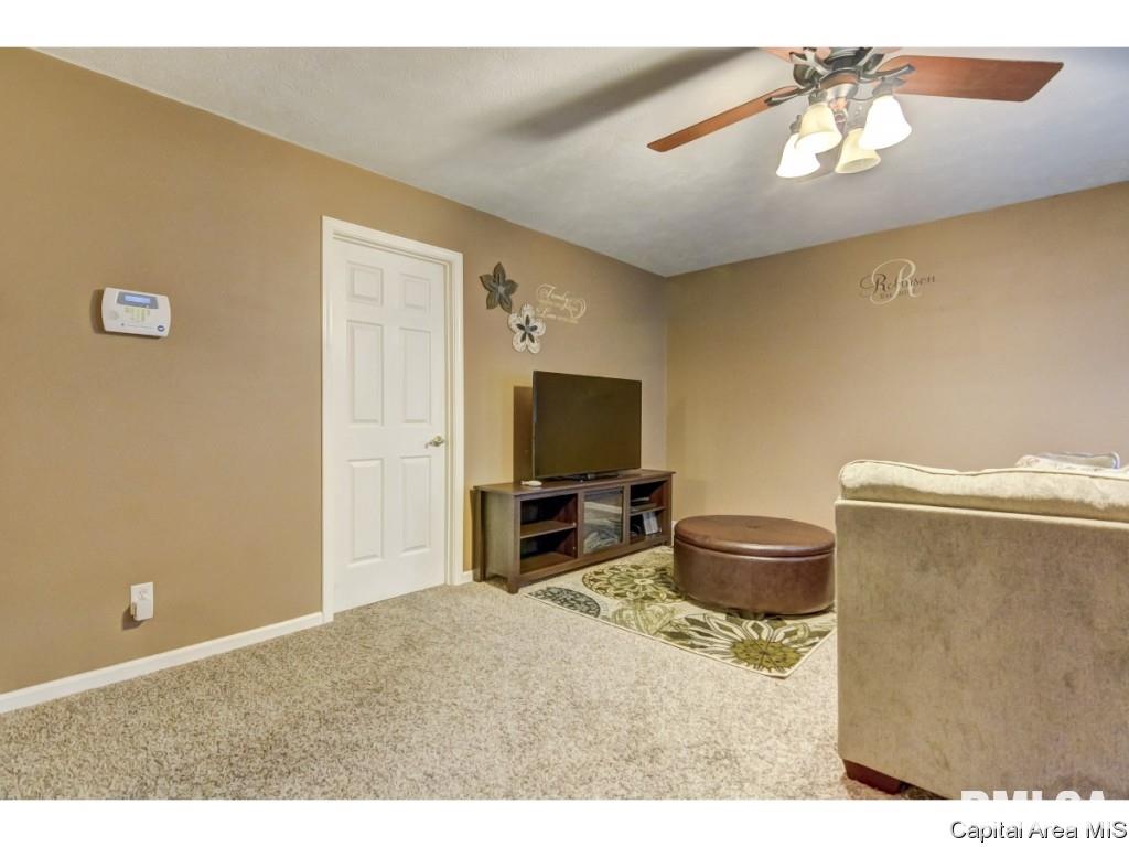 1604 Brenda Court Springfield, IL 62702 - Photo 4 of 22