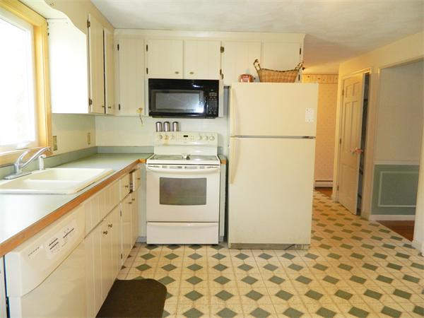 11 Stonecleave Road North Andover, MA 01845 - Photo 8 of 20 Gallery Image 8