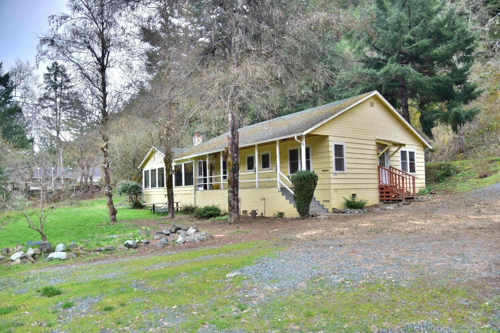 10526 Galice Road Merlin, OR 97532 - Photo 4 of 19 DSC_0657