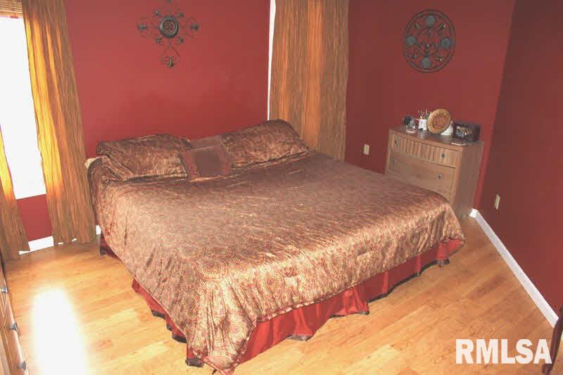 18054 Monroe Road Johnston City, IL 62951 - Photo 27 of 39 Gallery Image 27