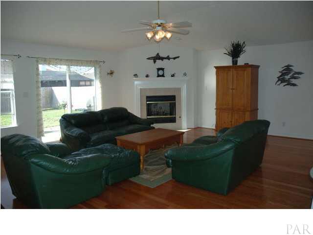 123 Gunwale Road Pensacola, FL 32507 - Photo 2 of 8 Great Room