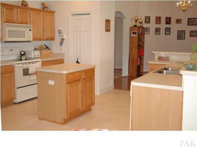 123 Gunwale Road Pensacola, FL 32507 - Photo 3 of 8 Kitchen
