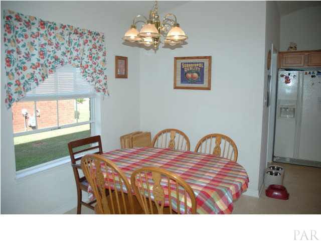 123 Gunwale Road Pensacola, FL 32507 - Photo 4 of 8 Kitchen Nook