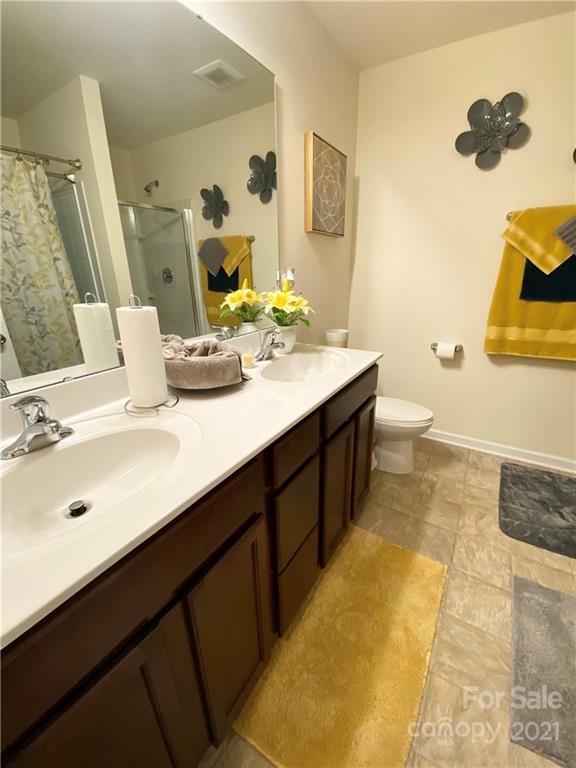 6339 Prosperity Church Road Charlotte, NC 28269 - Photo 16 of 21 a bathroom with a sink and a mirror