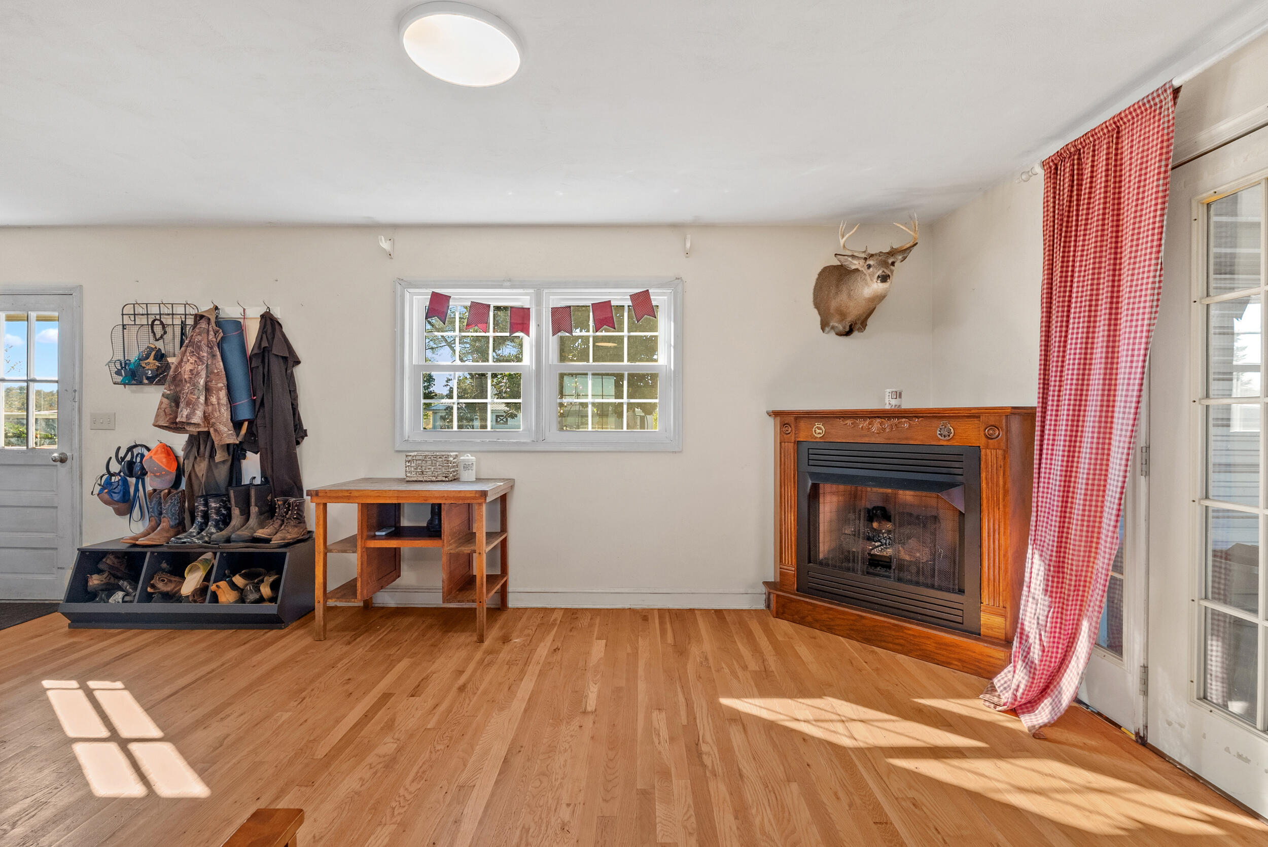 2631 Meadors Spur Road Moneta, VA 24121 - Photo 20 of 87 family room view 3