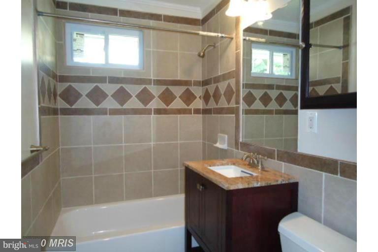 803 Dryden Street Silver Spring, MD 20901 - Photo 11 of 22 Bath