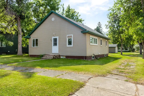 $110,000 | 229 7th Avenue, Enderlin, ND 58027