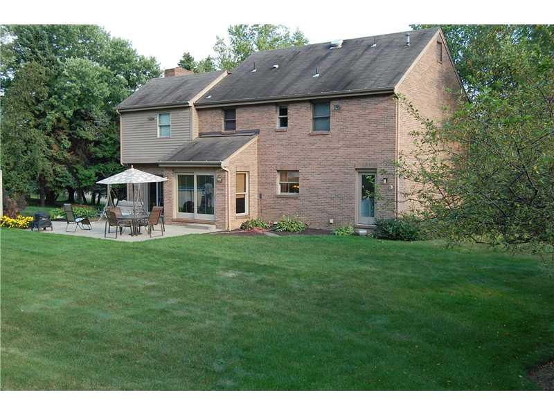 Yard/Garden. *SOUGHT-AFTER LEVEL BACK YARD!