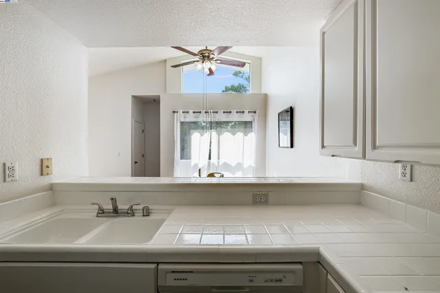 $374,500 | 1440 Thrush Avenue, Unit 48, San Leandro, CA 94578