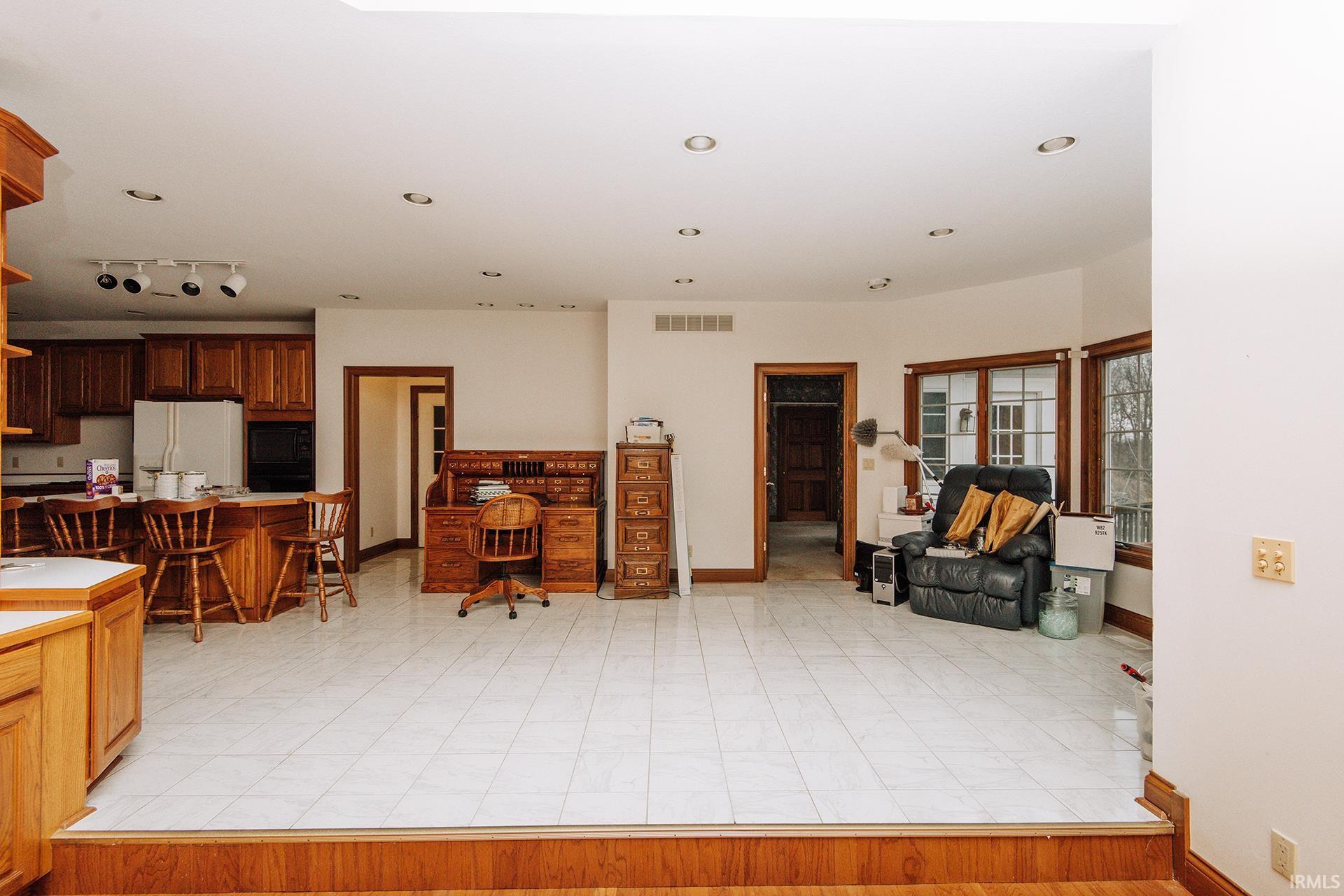 835 Atkinson Road Vincennes, IN 47591 - Photo 10 of 36 Gallery Image 10