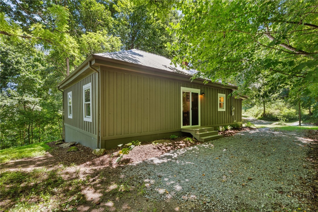 5269 Flat Springs Road Elk Park, NC 28622 - Photo 27 of 36