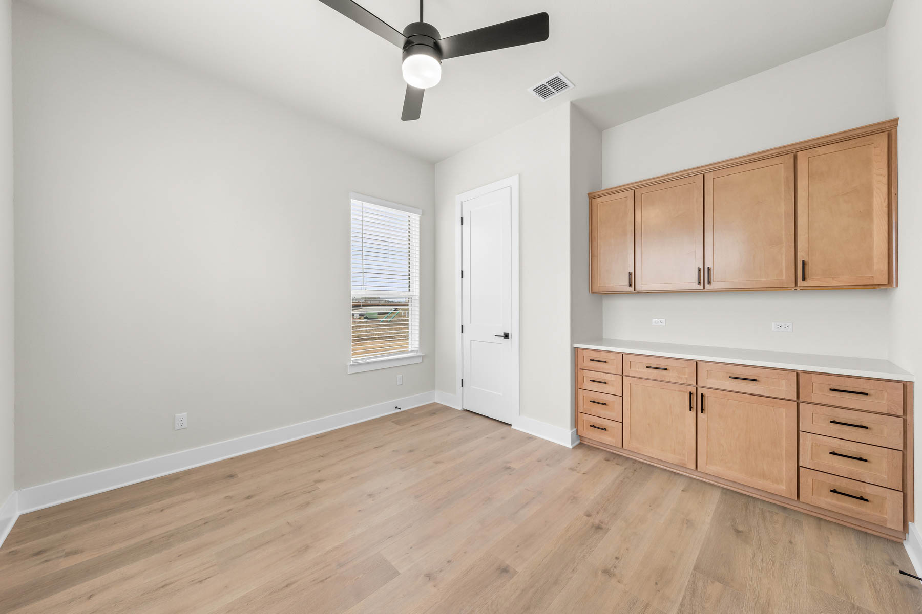 305 Kanarra Crk Road Jarrell, TX 76537 - Photo 7 of 11