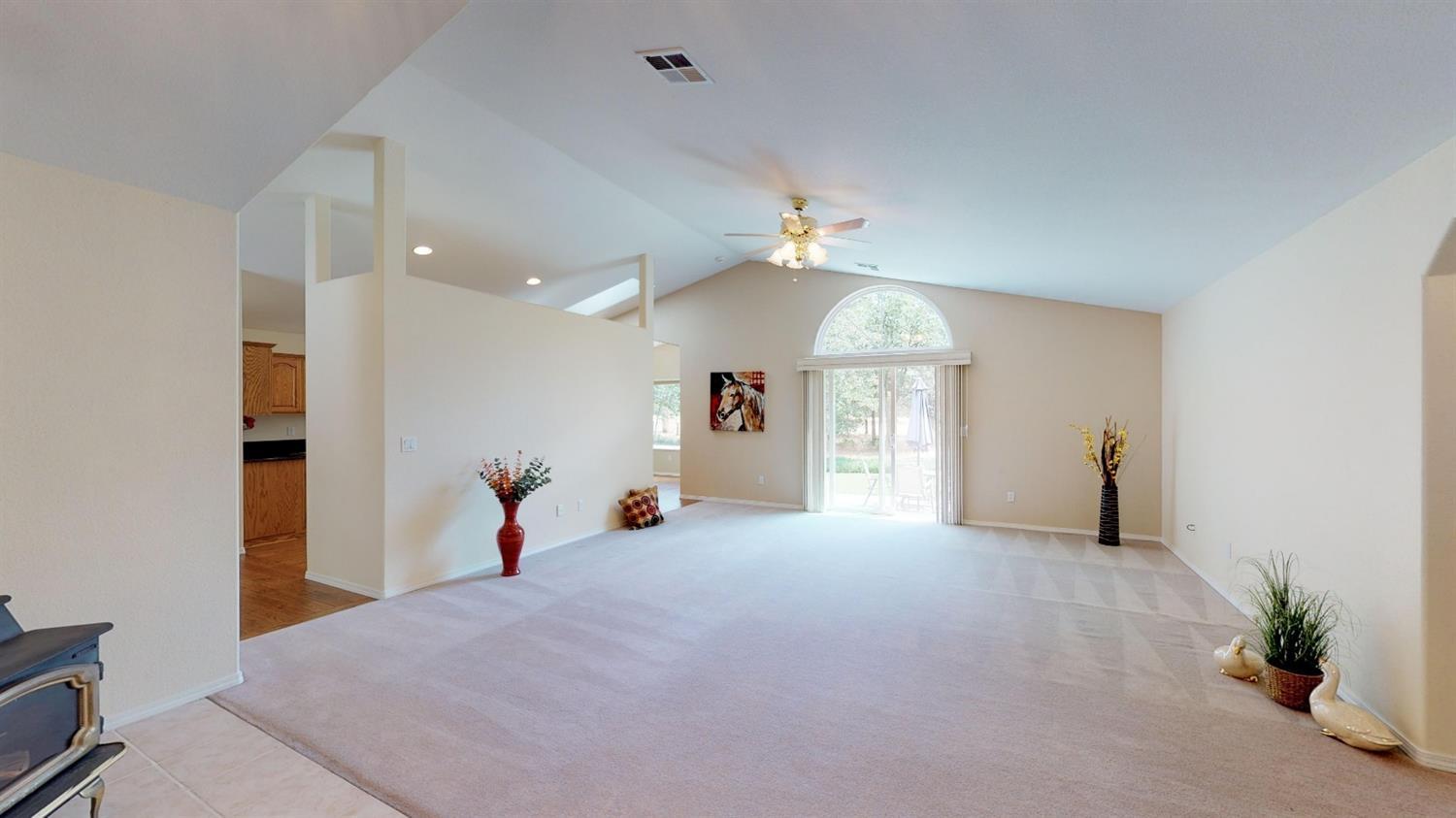 182 Starflower Way Merlin, OR 97532 - Photo 6 of 33 Living room