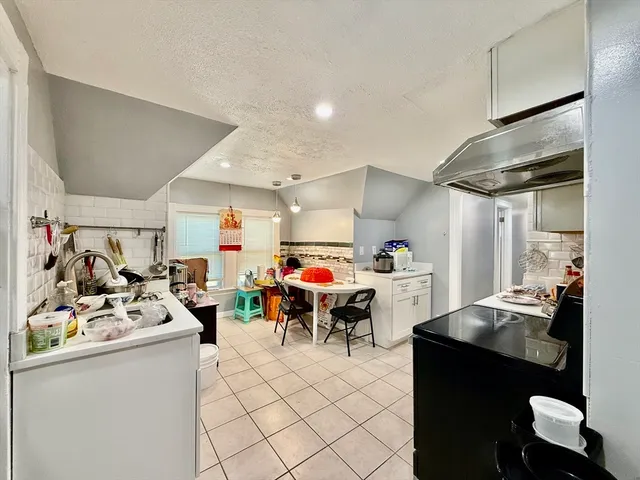 $2,350 | 10 Clark Street, Unit 3, Quincy, MA 02171