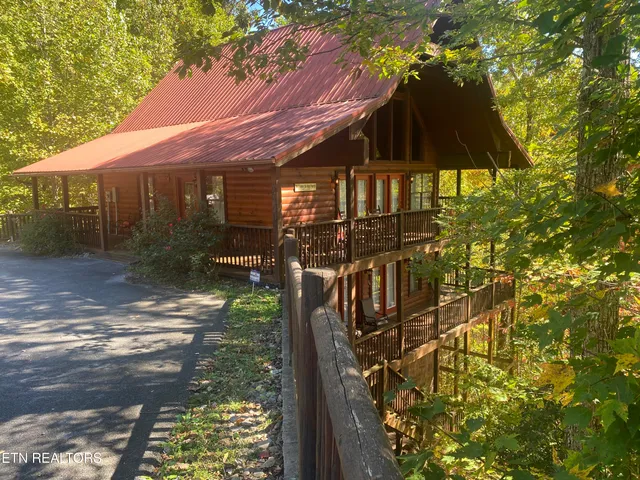 $899,900 | 2440 Breezy Road, Sevierville, TN 37876