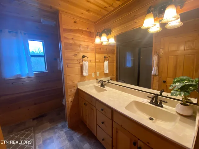 $899,900 | 2440 Breezy Road, Sevierville, TN 37876