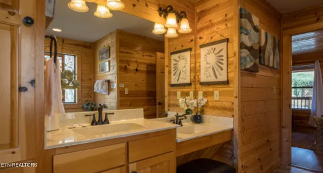 $899,900 | 2440 Breezy Road, Sevierville, TN 37876