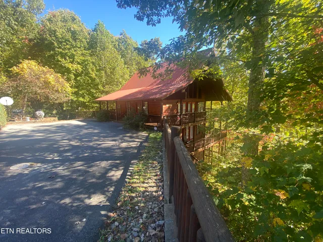 $899,900 | 2440 Breezy Road, Sevierville, TN 37876