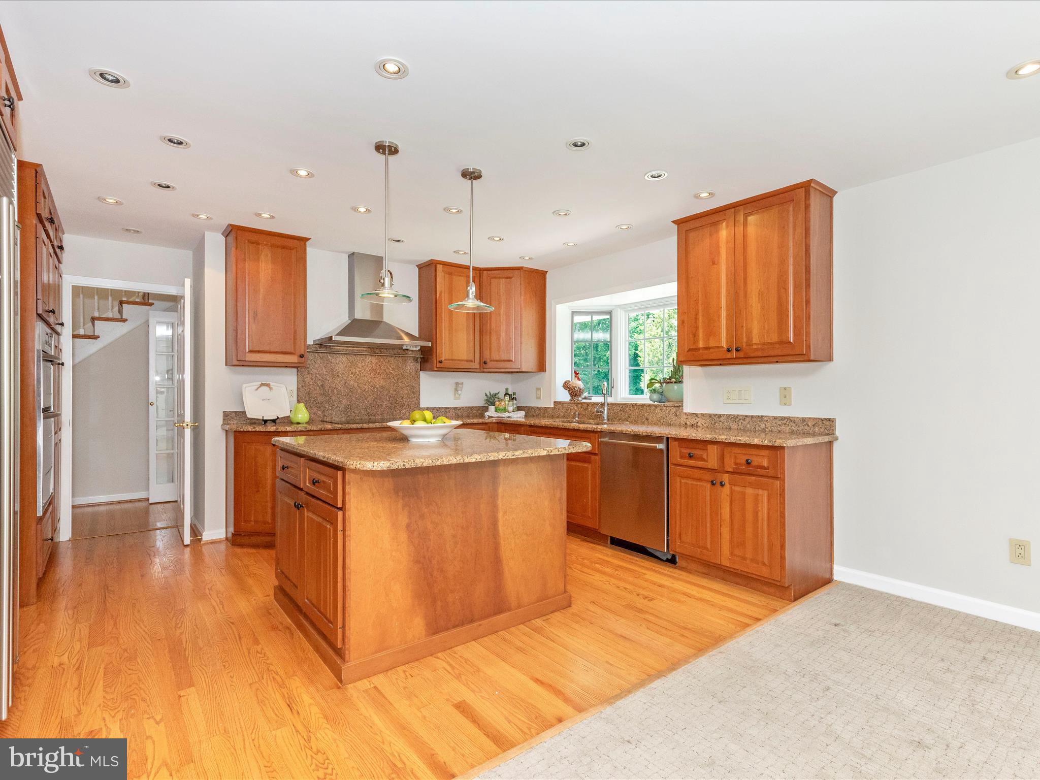 10929 Bellehaven Boulevard Damascus, MD 20872 - Photo 12 of 39 Kitchen
