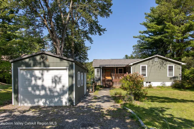$645,000 | 1084 Lakeview Road, Copake, NY 12516