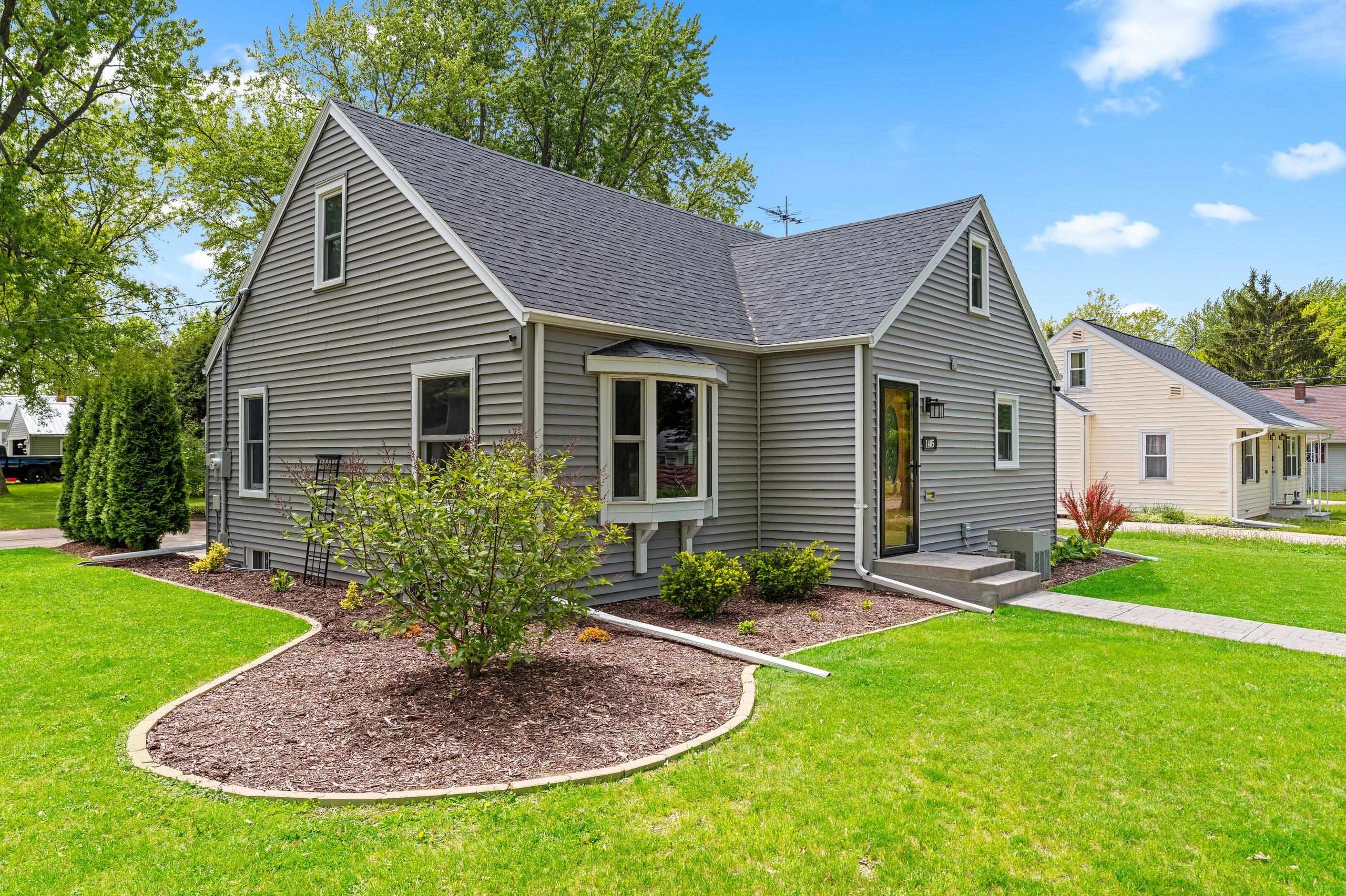 1405 West Brewster Street Appleton, WI 54914 - Photo 2 of 42