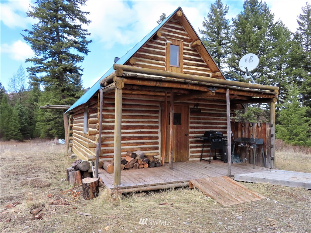 14 California Mine Road Republic, WA 99166 - Photo 8 of 26 a front view of a house with a yard