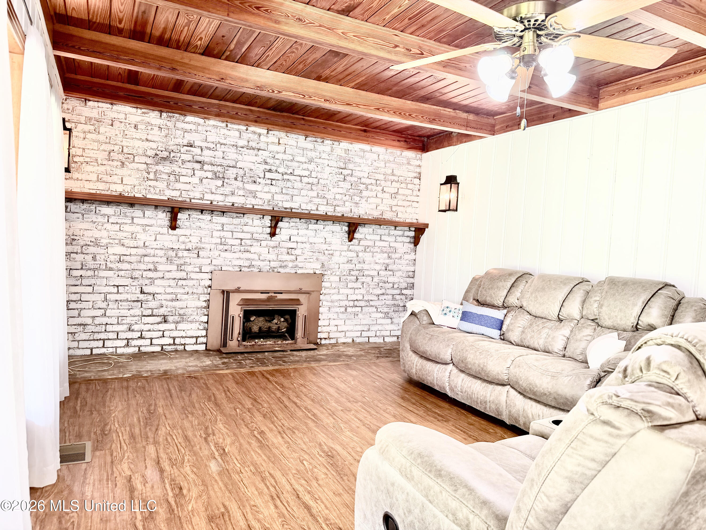 1640 Old Bay Springs Road Laurel, MS 39440 - Photo 12 of 38 Great Room