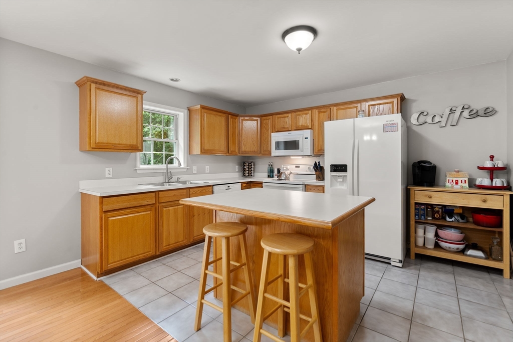 12 Charlton Road Dudley, MA 01571 - Photo 7 of 30