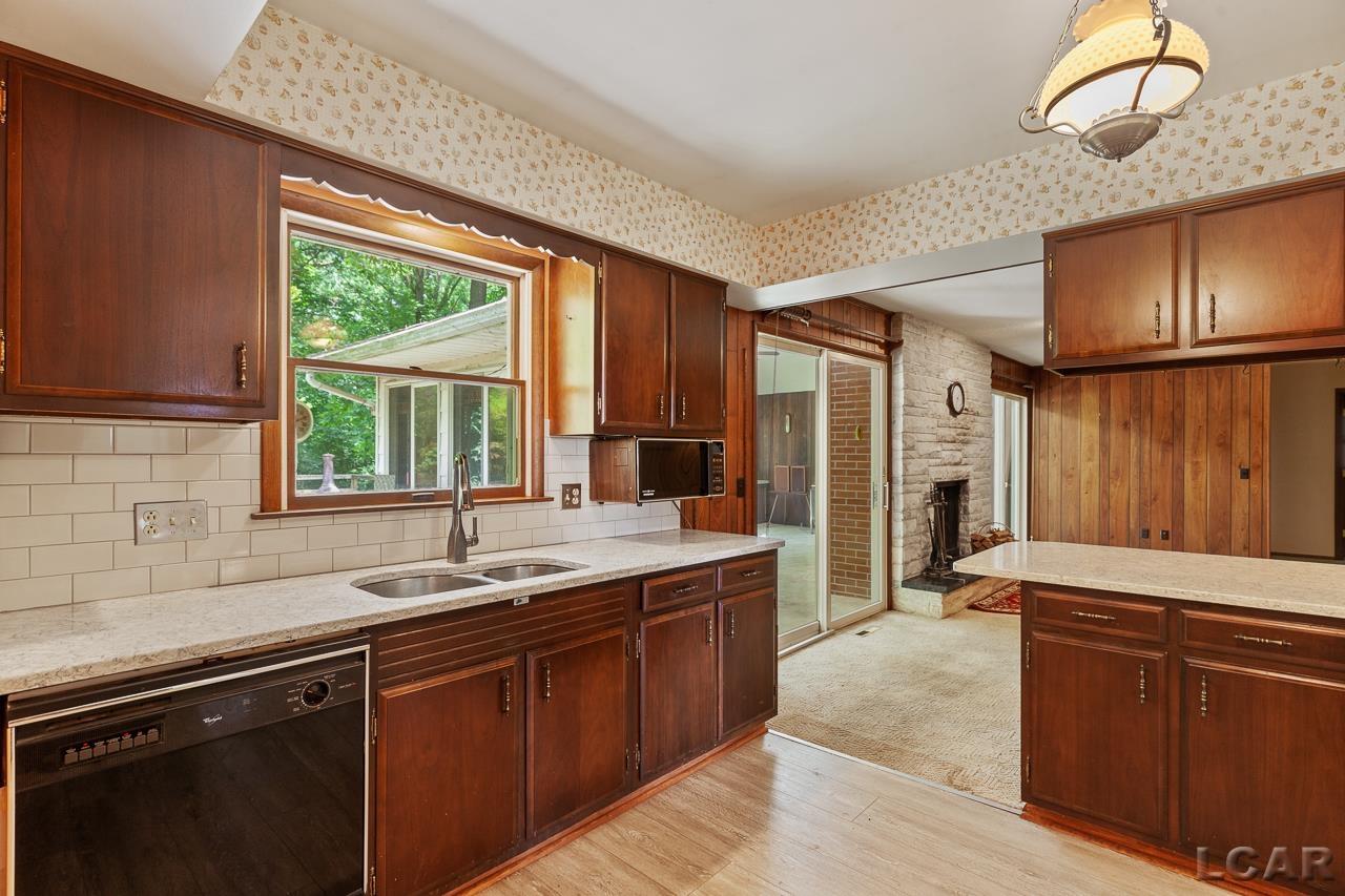 1290 West Russell Road Tecumseh, MI 49286 - Photo 4 of 44 50115888-3.JPG