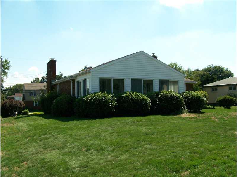 929 Rosalind Road Pittsburgh, PA 15237 - Photo 2 of 13 Yard/Garden. Level back yard can be enjoyed from the large sunroom!