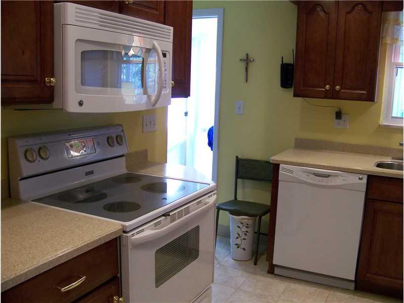 929 Rosalind Road Pittsburgh, PA 15237 - Photo 4 of 13 Kitchen. Another view of the clean updated kitchen.