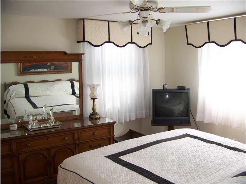 929 Rosalind Road Pittsburgh, PA 15237 - Photo 10 of 13 Master Bedroom. 12 x 11 Master bedroom has large closet, 2 windows and pocket door which allows for more floor space!
