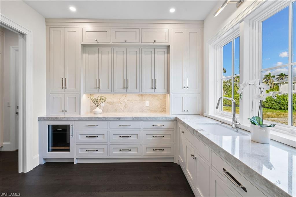 330 Hawser Lane Naples, FL 34102 - Photo 15 of 48 Butlers pantry
