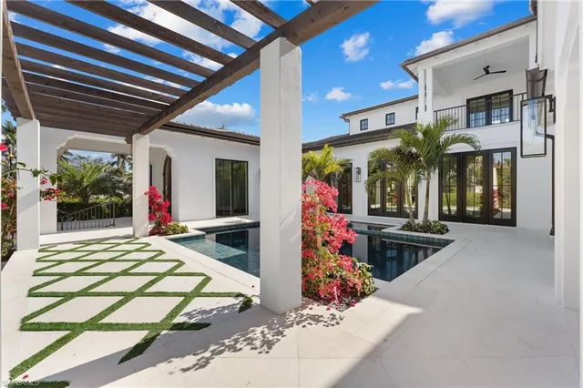 $9,995,000 | 330 Hawser Lane, Naples, FL 34102