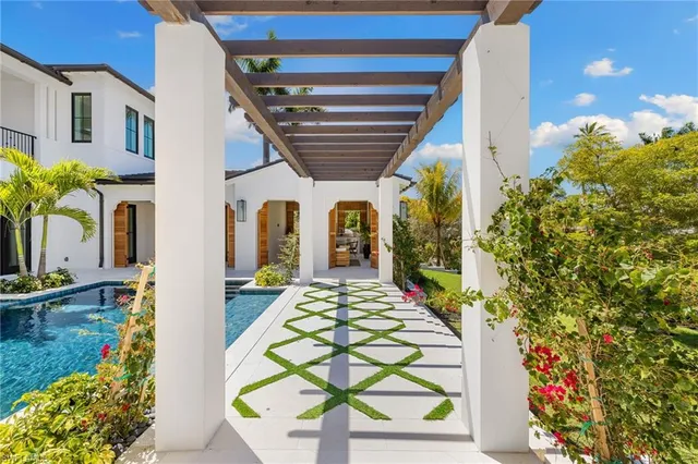 $9,995,000 | 330 Hawser Lane, Naples, FL 34102