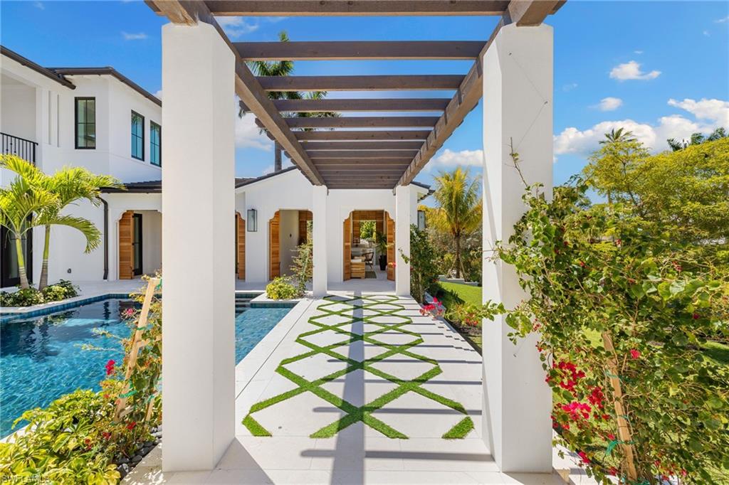 330 Hawser Lane Naples, FL 34102 - Photo 28 of 48