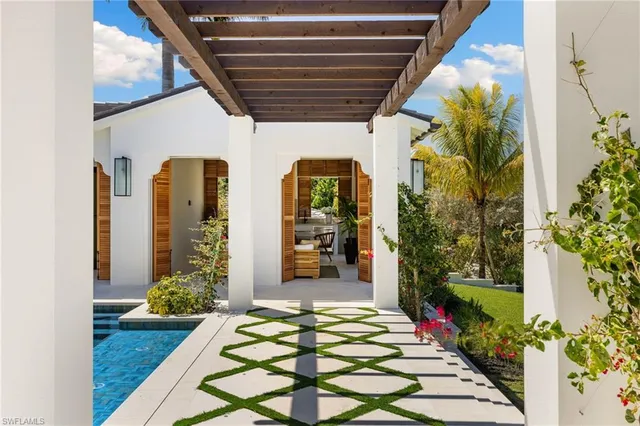 $9,995,000 | 330 Hawser Lane, Naples, FL 34102