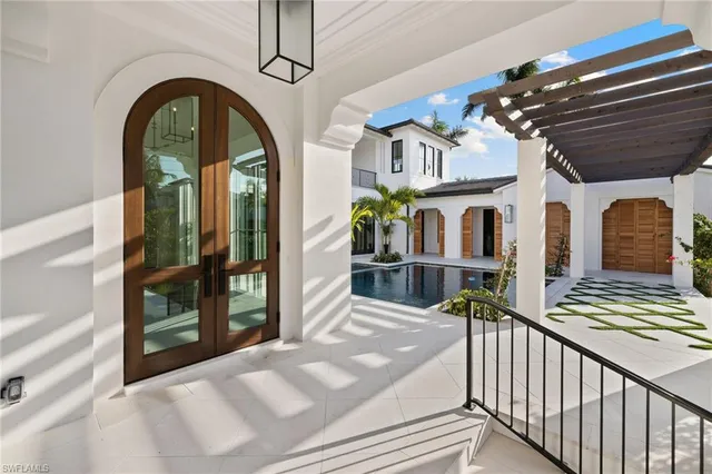 $9,995,000 | 330 Hawser Lane, Naples, FL 34102