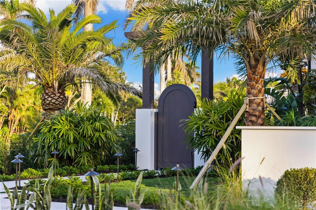 330 Hawser Lane Naples, FL 34102 - Photo 41 of 48 Walking path