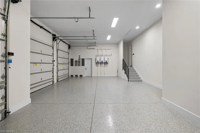 $9,850,000 | 330 Hawser Lane, Naples, FL 34102