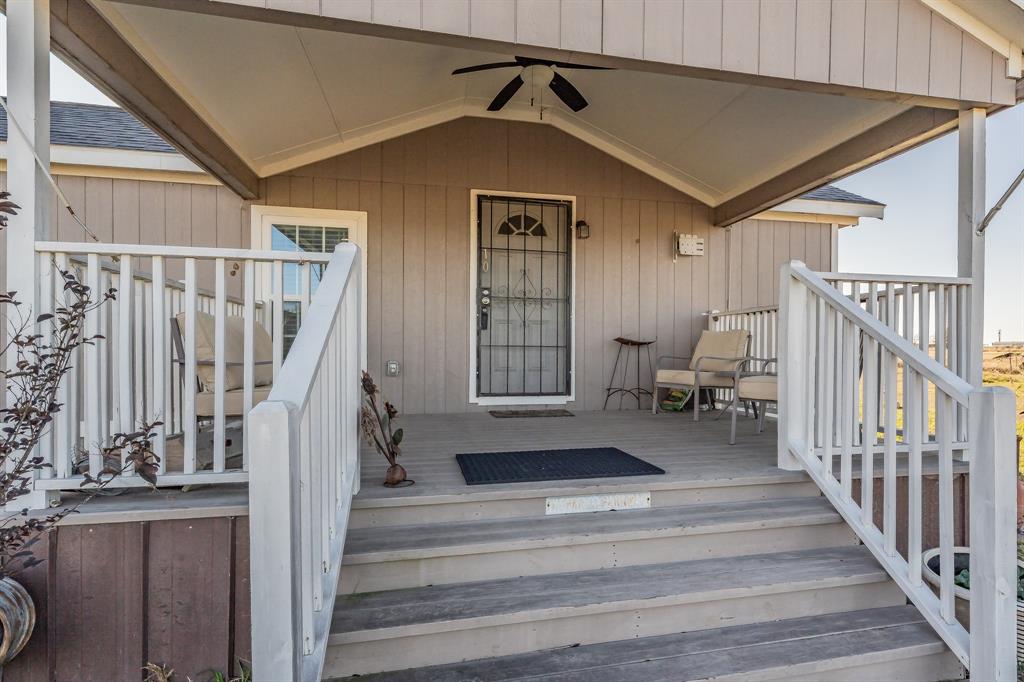 1080 Crow Lane Terrell, TX 75161 - Photo 3 of 39 Entrance to property featuring a deck and ceiling fan