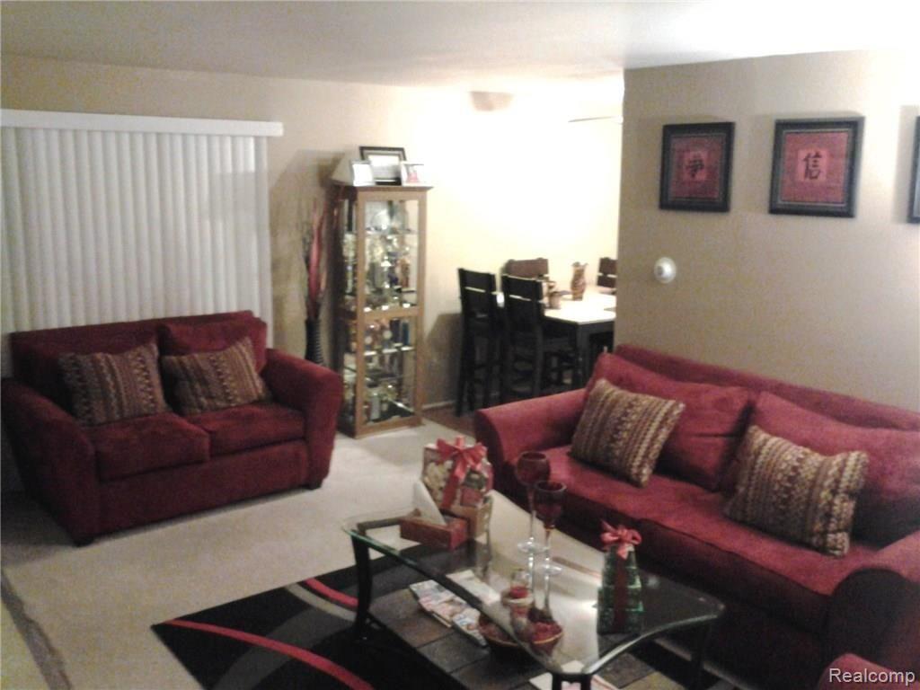 28309 Raleigh Crescent New Baltimore, MI 48051 - Photo 3 of 20