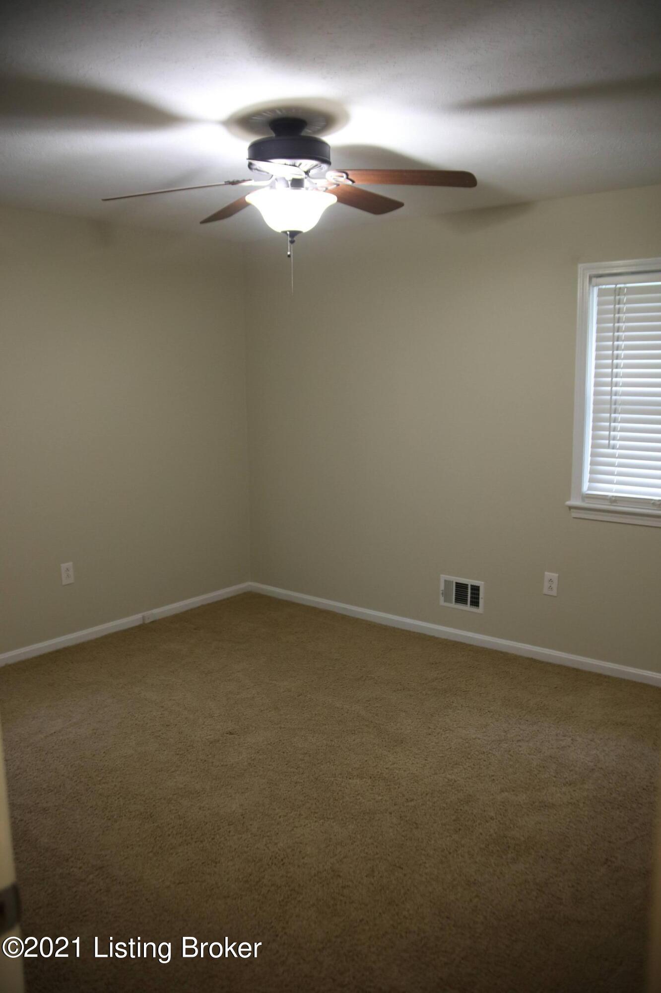 1552 Knight Road Louisville, KY 40216 - Photo 27 of 41 201A9364