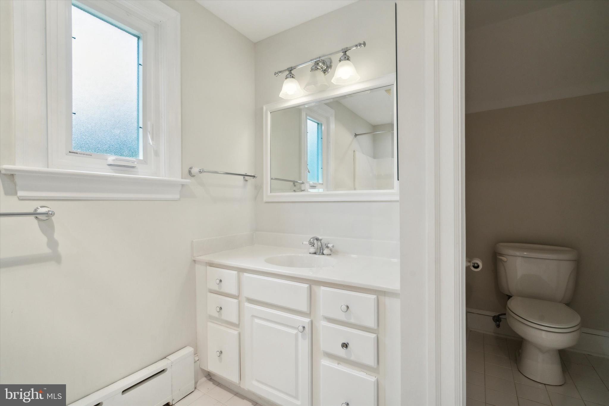 100 Vista Road Jenkintown, PA 19046 - Photo 15 of 24 Primary Full En-Suite Bath