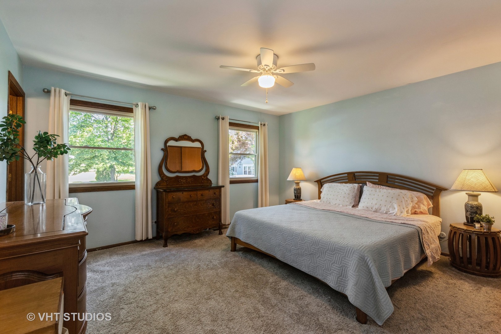 2351 Federal Circle Lindenhurst, IL 60046 - Photo 13 of 26 a bedroom with a bed and a chandelier