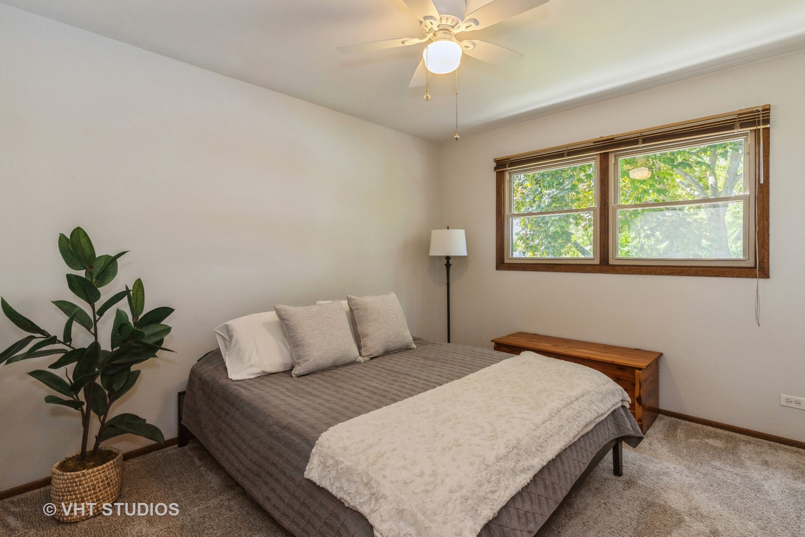 2351 Federal Circle Lindenhurst, IL 60046 - Photo 15 of 26 a bedroom with a large bed and a potted plant