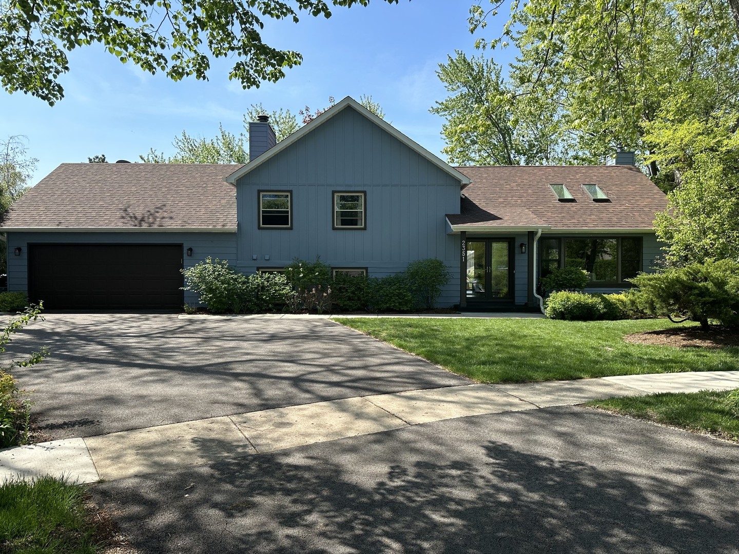 2351 Federal Circle Lindenhurst, IL 60046 - Photo 2 of 26 a front view of a house with a yard