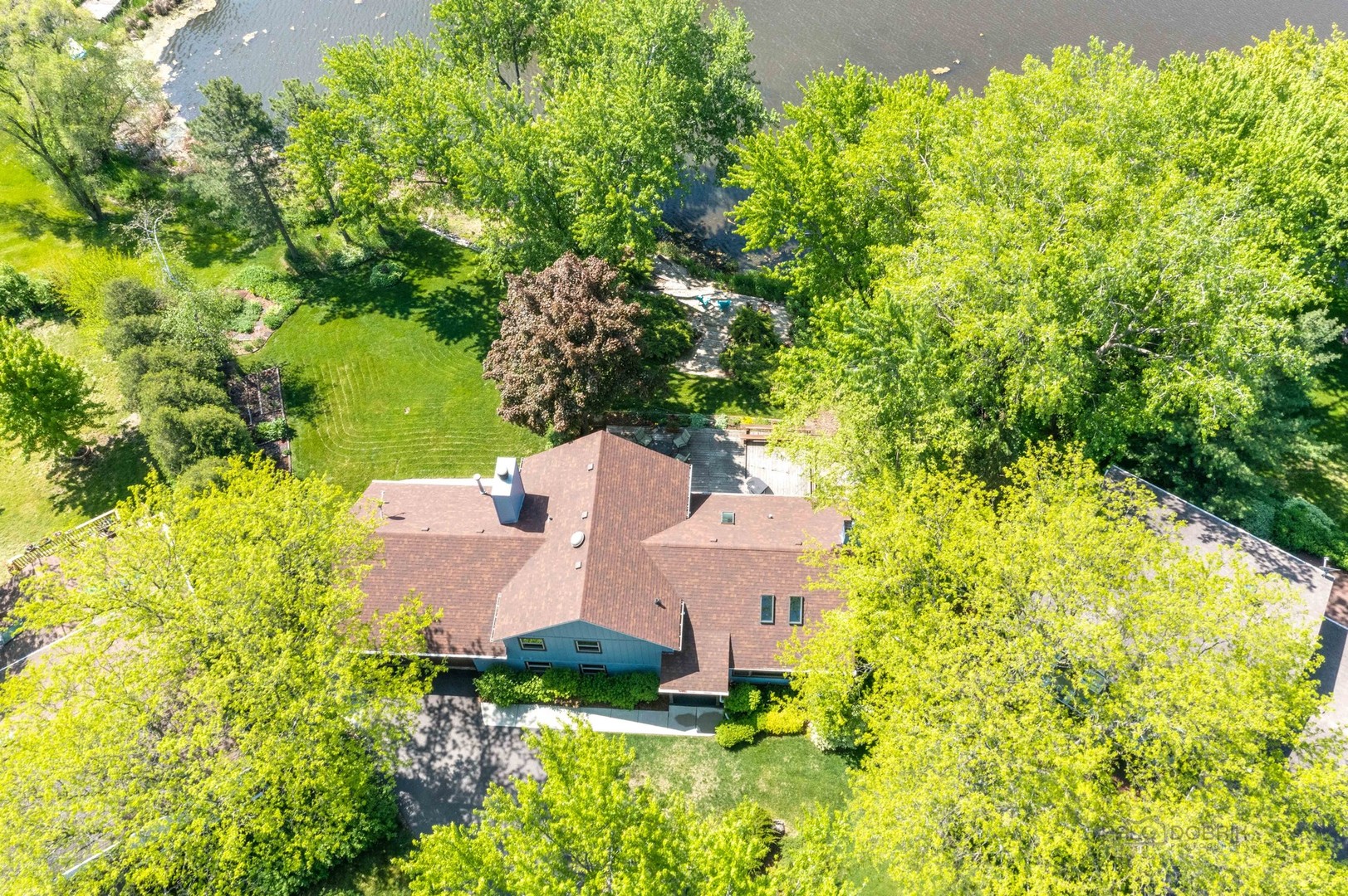 2351 Federal Circle Lindenhurst, IL 60046 - Photo 22 of 26 aerial view of a house with swimming pool and garden
